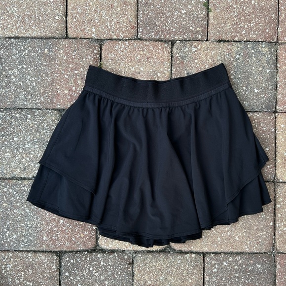 Worn once - LULULEMON Court Rival High Rise Skirt in Black - Picture 6 of 8